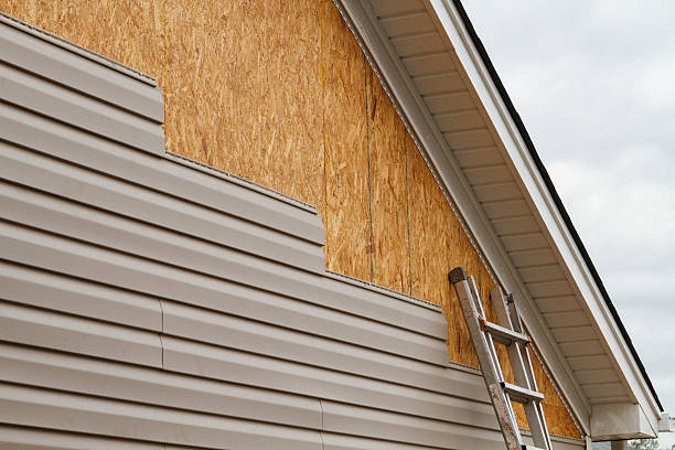 Professional Emergency Siding Repair technician working in Petersburg, WV